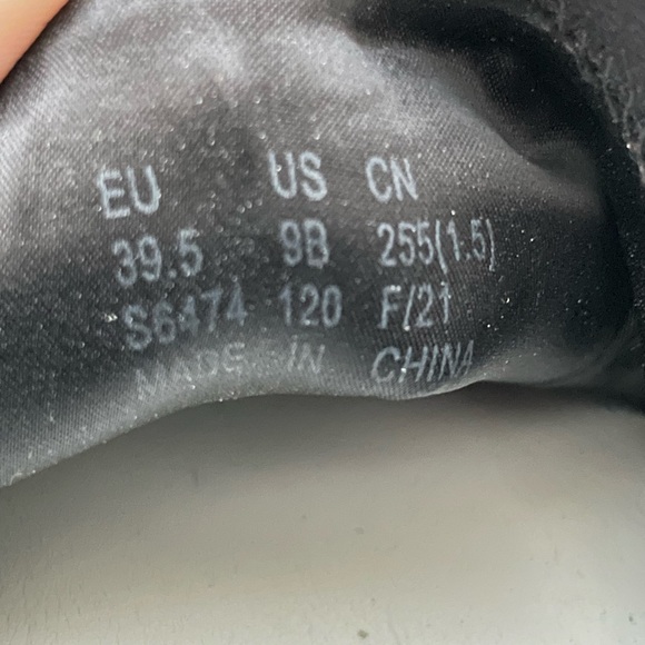 Stuart Weitzman SW-612 Black‎ Suede Sneaker Shoes Size 9 Womens Slip On - Picture 7 of 7